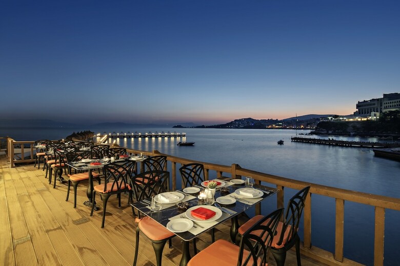Le Bleu Hotel & Resort