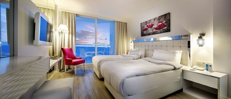 Le Bleu Hotel & Resort