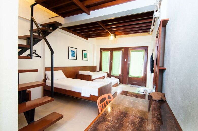 Hotel Agos Boracay Rooms + Beds