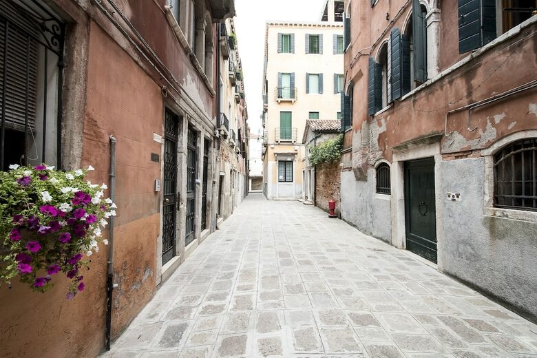 Charming Venice Apartments
