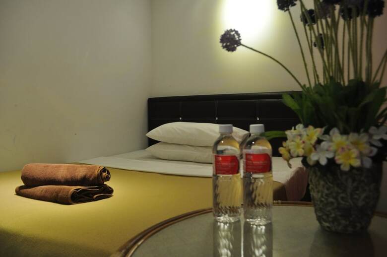 Hotel Monkey Motel & Cafe