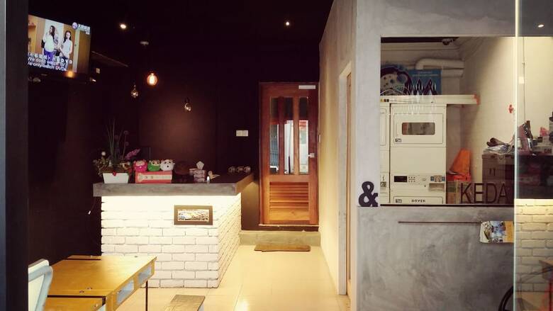 Hotel Monkey Motel & Cafe