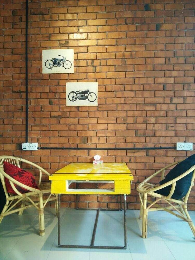 Hotel Monkey Motel & Cafe