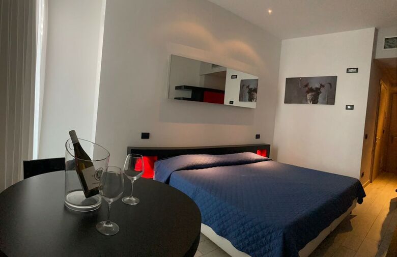Blue Shades Aparthotel