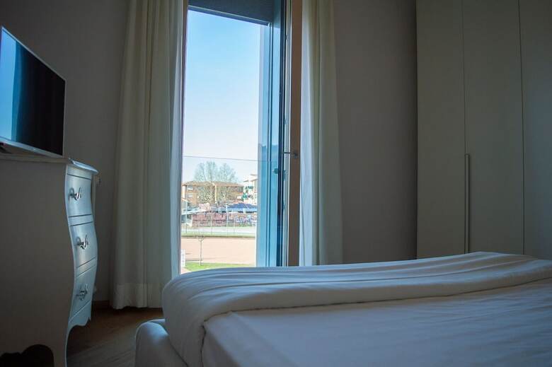Blue Shades Aparthotel