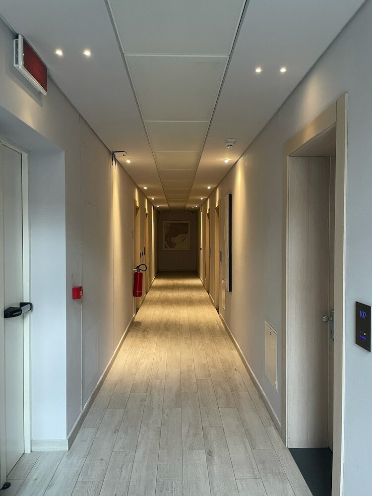 Blue Shades Aparthotel