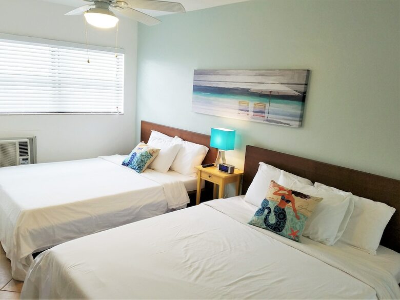 Motel St Pete Beach Suites