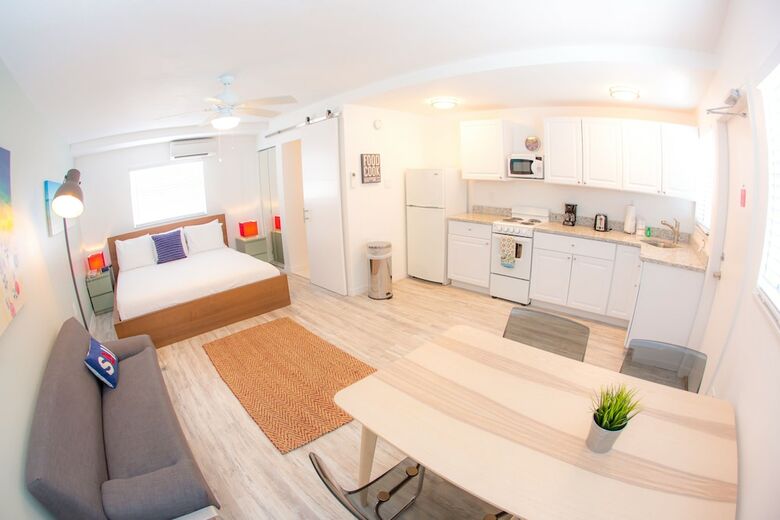 Motel St Pete Beach Suites