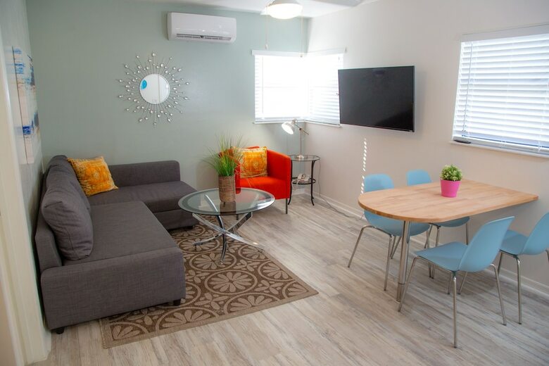 Motel St Pete Beach Suites