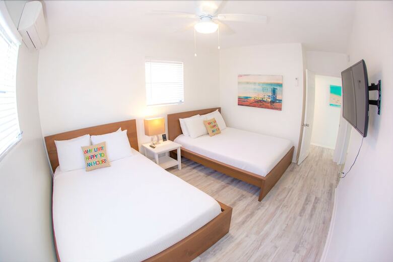 Motel St Pete Beach Suites