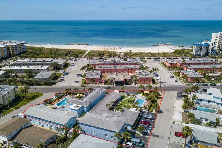 Motel St Pete Beach Suites