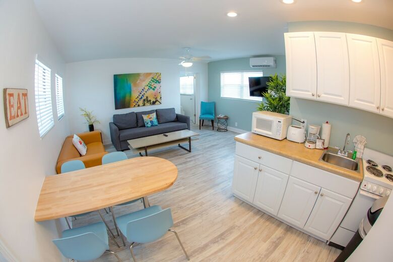 Motel St Pete Beach Suites