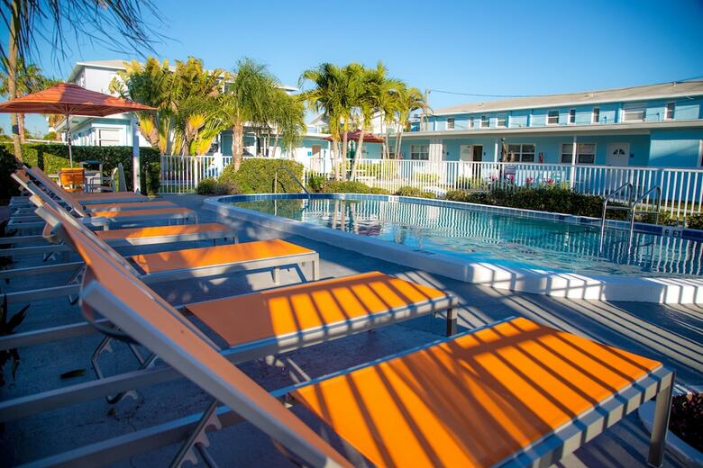 Motel St Pete Beach Suites