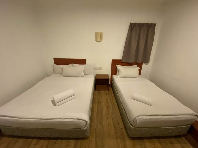 Oyo 89847 Switz Paradise Hotel