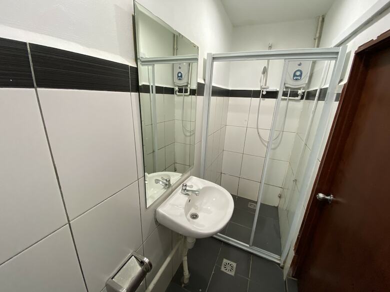 Oyo 89847 Switz Paradise Hotel