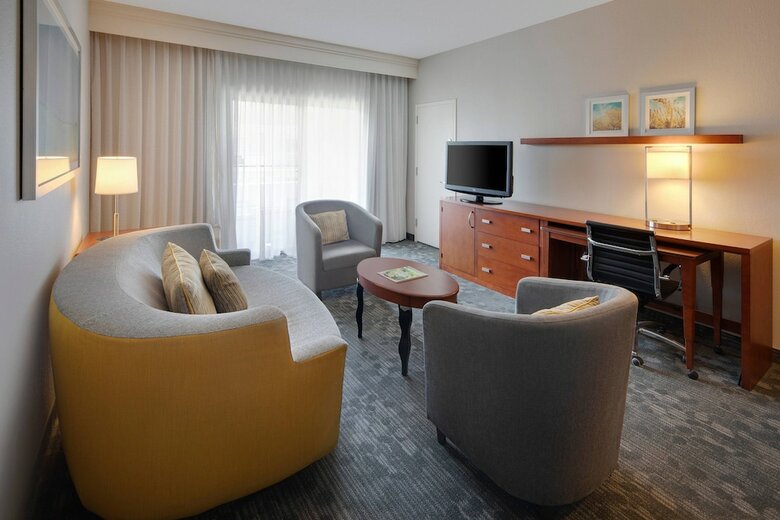 Hotel Courtyard By Marriott Addison Midway