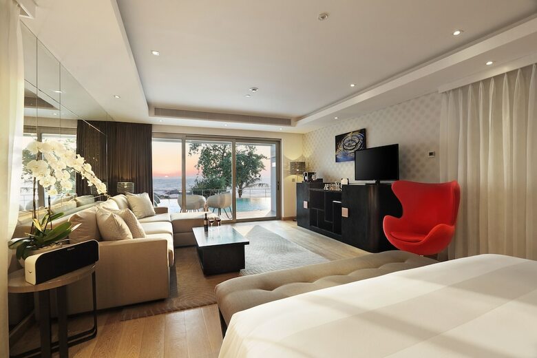 Double-six Luxury Hotel