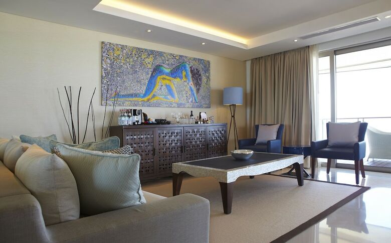 Double-six Luxury Hotel