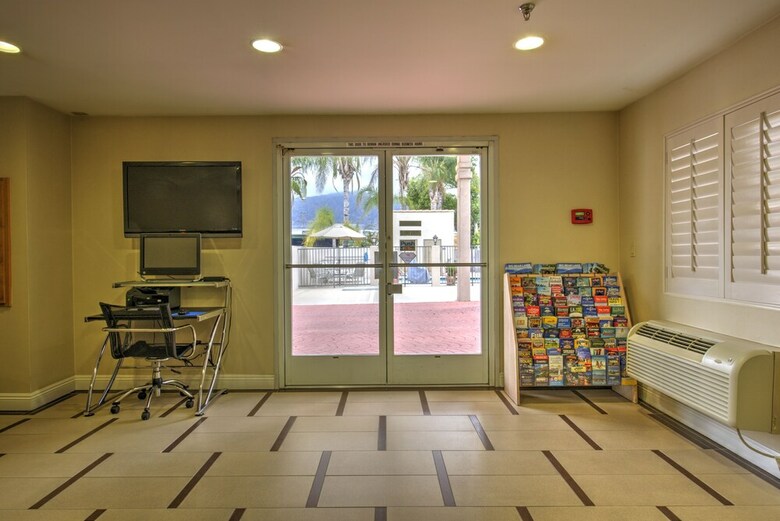 Motel Burbank Inn And Suites