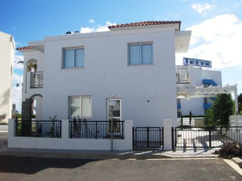 Polyxenia Isaak Pelagos Villa