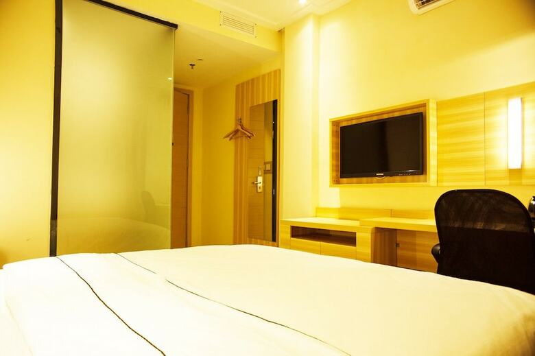 Denise Hotel