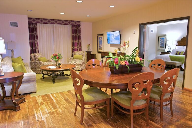 Hotel Woolley's Classic Suites