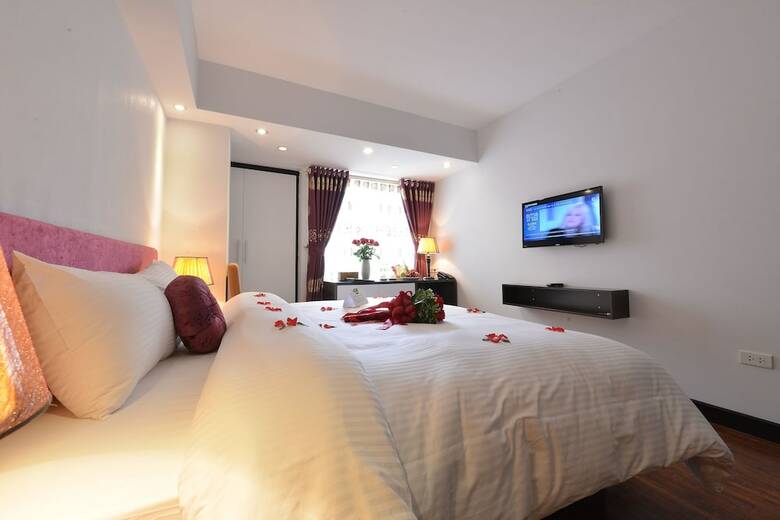 Golden Sun Suites Hotel