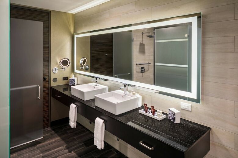 Hotel Metropolitan At The 9, Autograph Collection