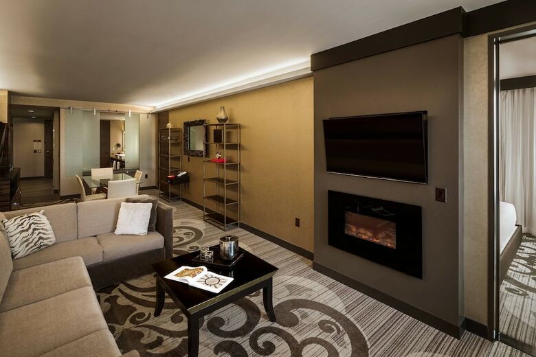 Hotel Metropolitan At The 9, Autograph Collection