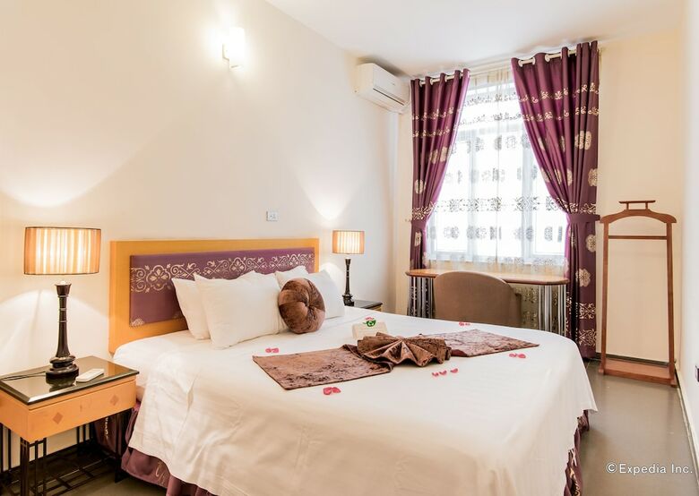 Golden Sun Villa Hotel