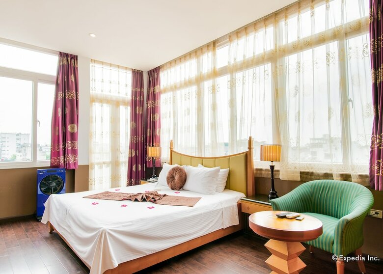 Golden Sun Villa Hotel
