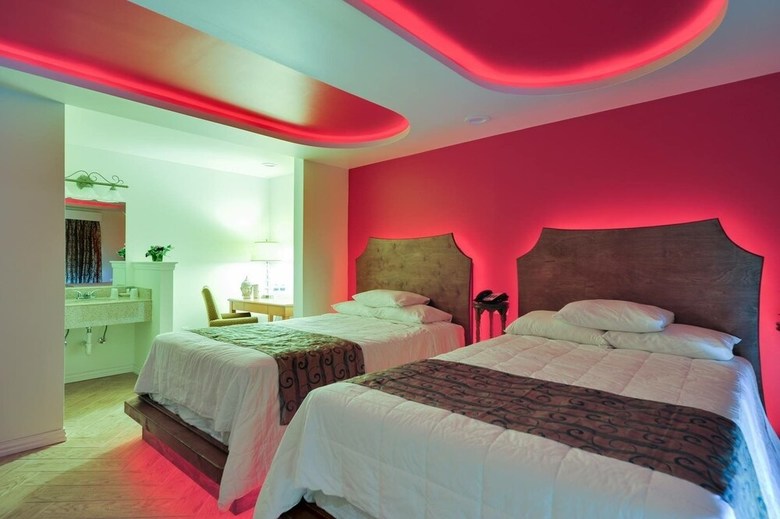 Hotel Romantic Inn & Suites