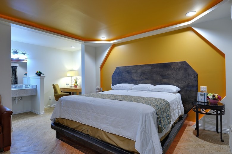 Hotel Romantic Inn & Suites