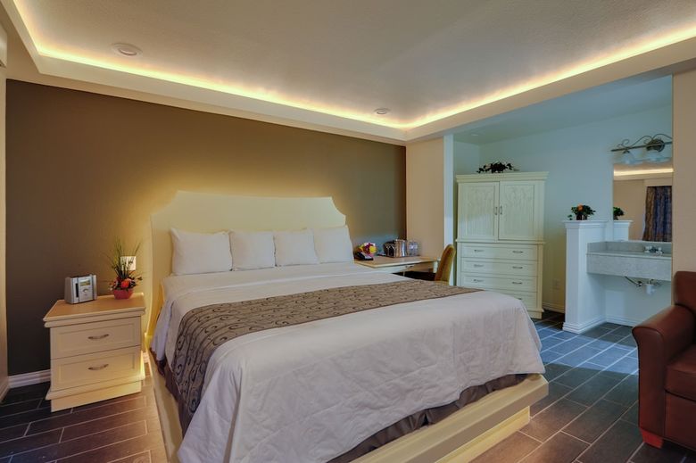 Hotel Romantic Inn & Suites