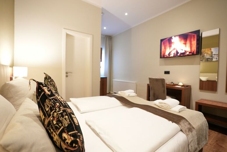 Hotel Attach�