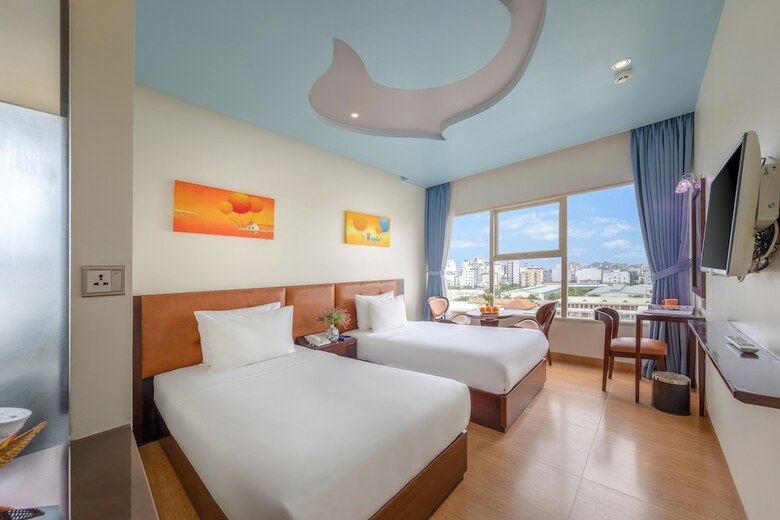 King's Finger Hotel