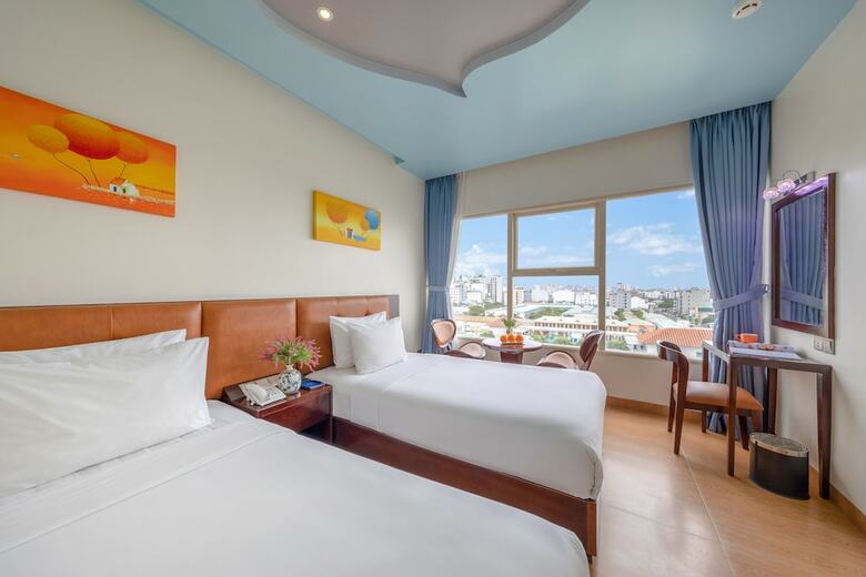 King's Finger Hotel