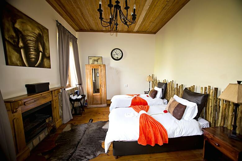 Posada Addo Bush Palace Private Reserve