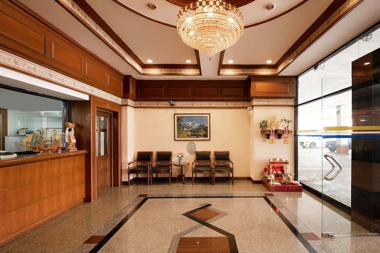 Oyo 845 L.a.tower Hotel