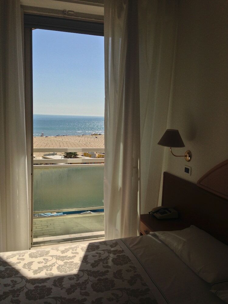 Hotel Carlton Beach