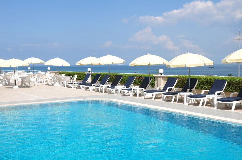 Flipper Lodge Hotel