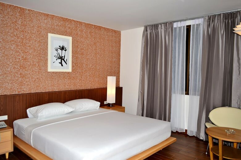 Flipper Lodge Hotel