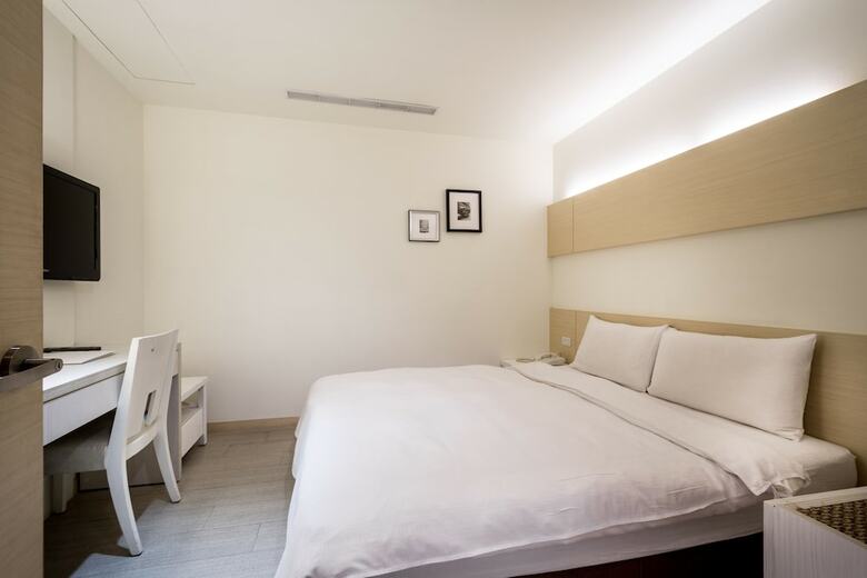 We Meet Taipei Hotel