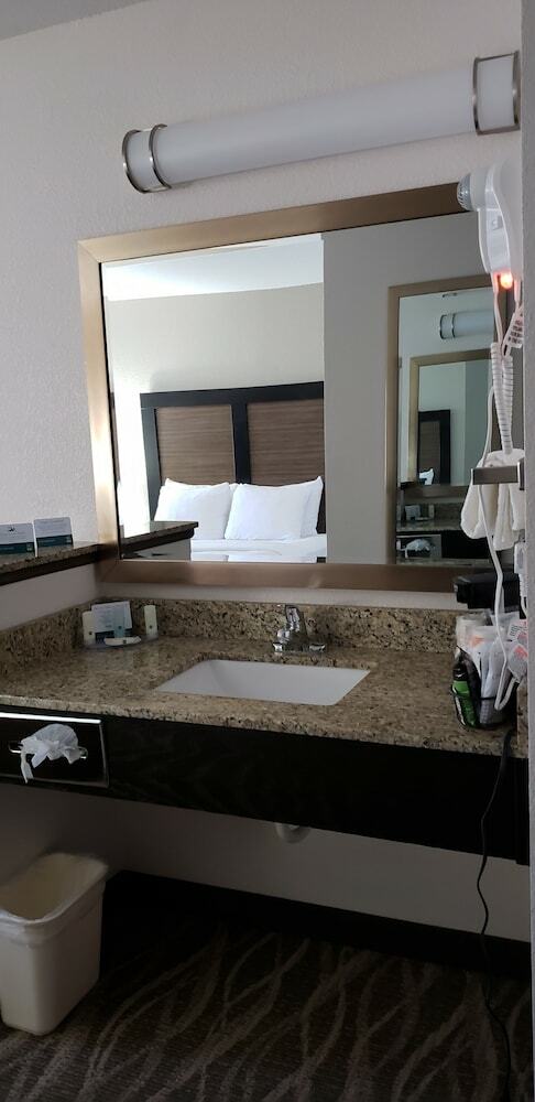 Hotel Quality Inn & Suites