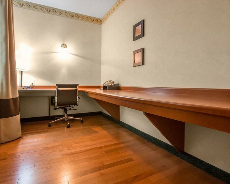 Hotel Quality Inn & Suites