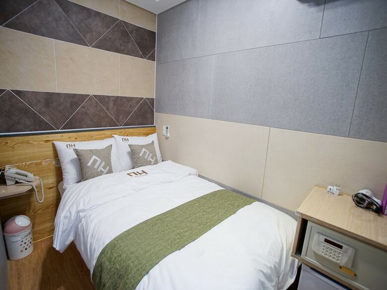 Hotel D.h Sinchon Guesthouse