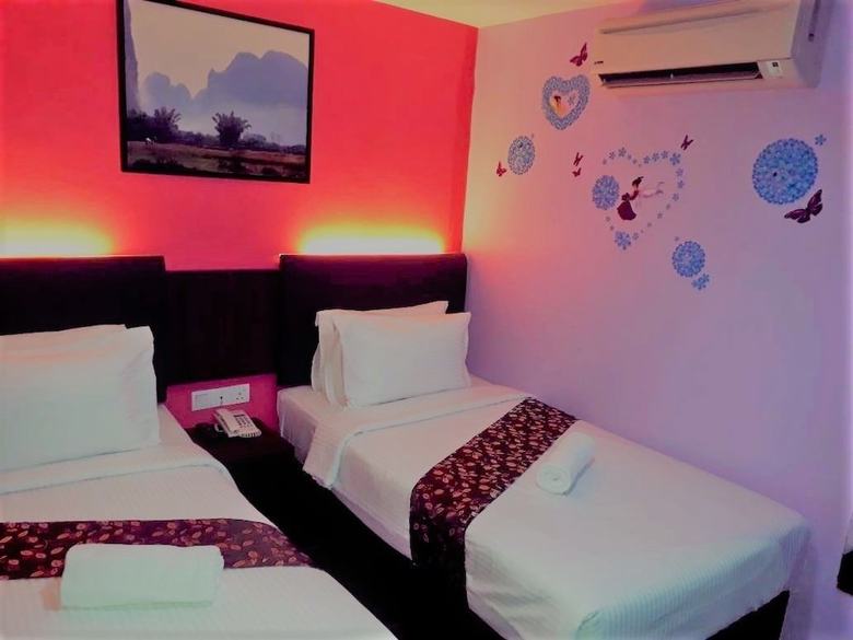 Hotel Ciq, Lumba Kuda