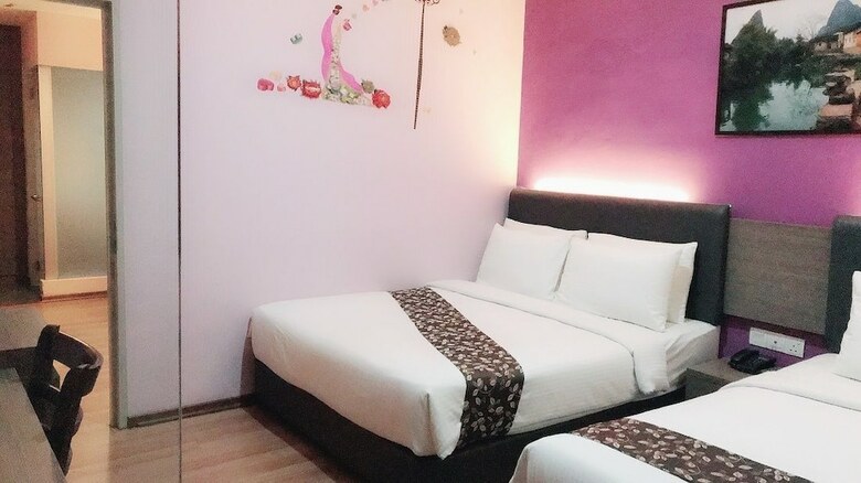 Hotel Ciq, Lumba Kuda