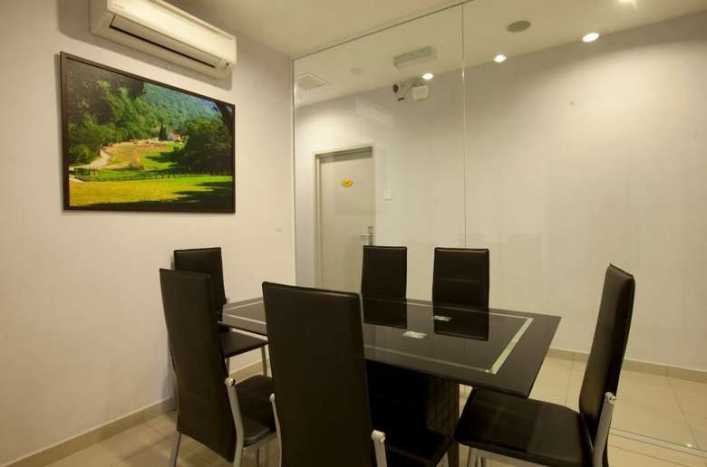 Hotel Ciq, Lumba Kuda