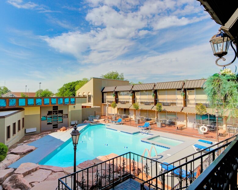 Hotel Western Inn And Suites